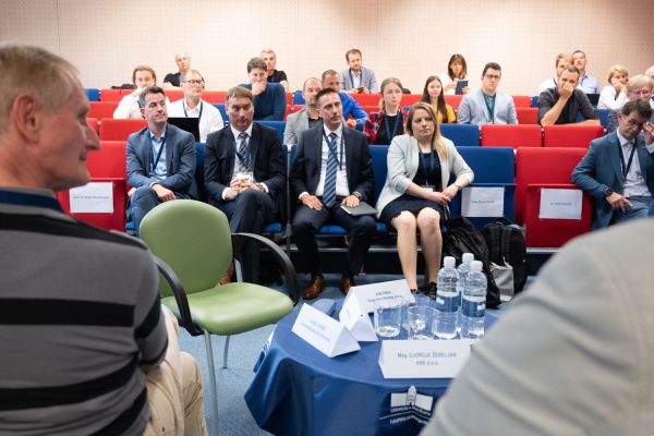6-mednarodna-konferenca-2024-41C8F46FE8-5C31-19B2-792E-7B31659733E1.jpg