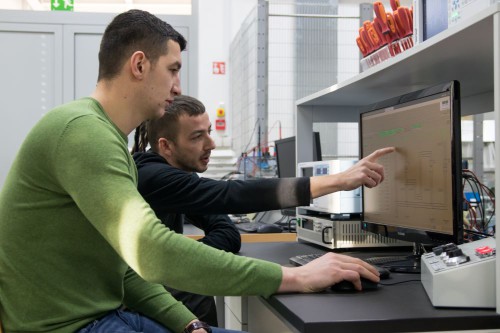 Laboratorijske vaje na Fakulteti za energetiko UM